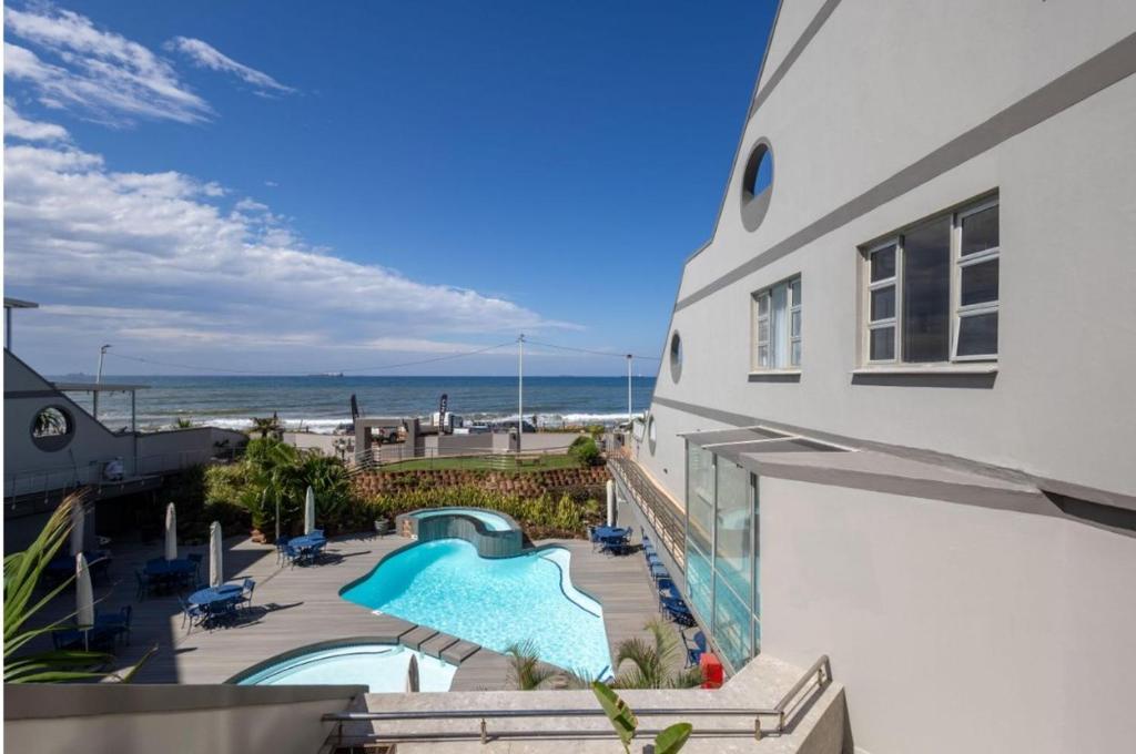 6 Tides views photo