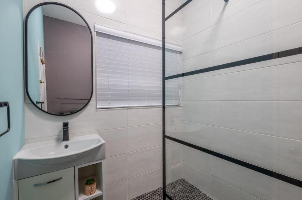 6 Tides bathrooms photo