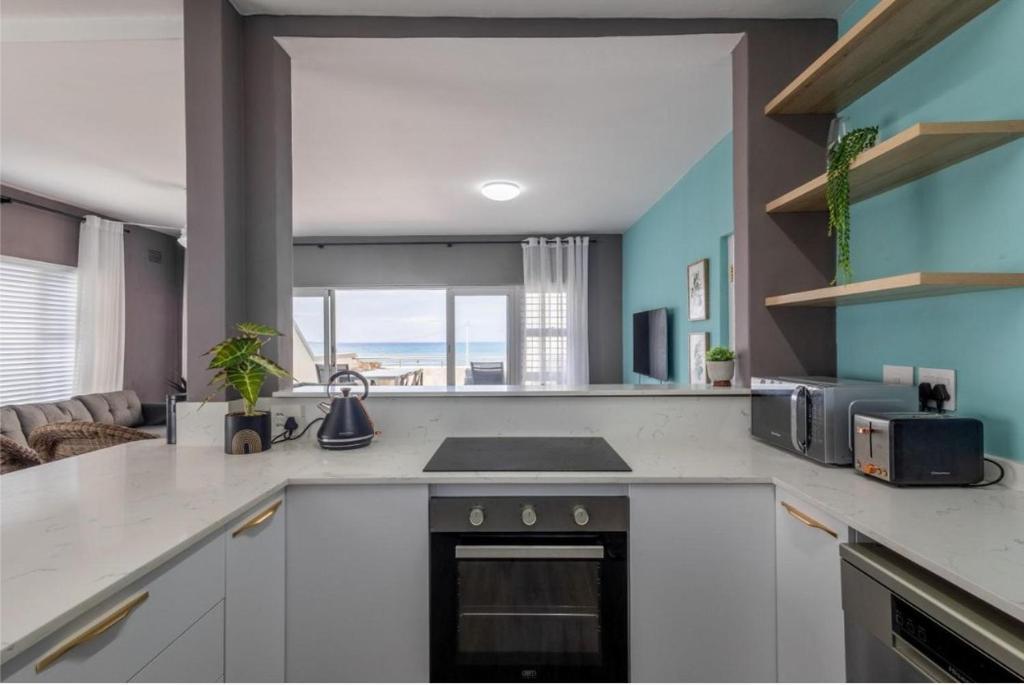 6 Tides kitchen photo
