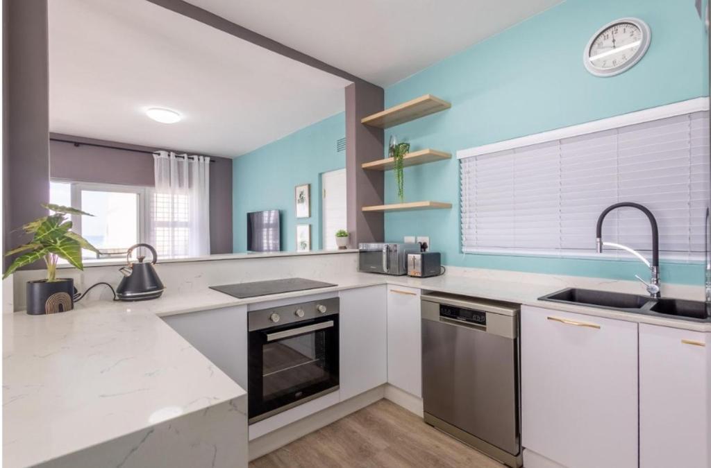 6 Tides kitchen photo